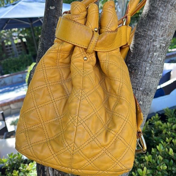 MARC JACOBS RARE mustard yellow calfskin quilted leather shoulder purse. - Picture 6 of 16